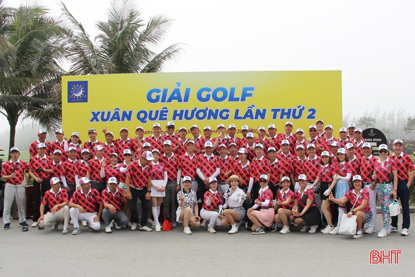 Giải Golf Xuân quê hương ủng hộ 300 triệu đồng xây dựng phòng máy tính trường học