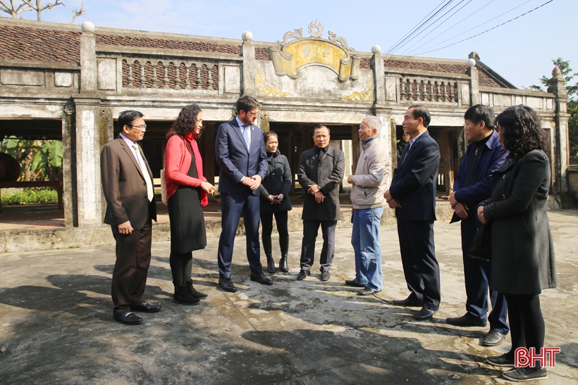 Đoàn công tác UNESCO tham quan làng cổ Trường Lưu - Hà Tĩnh