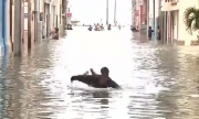 Thủ đô Cuba hóa “bể bơi khổng lồ” vì bão Irma