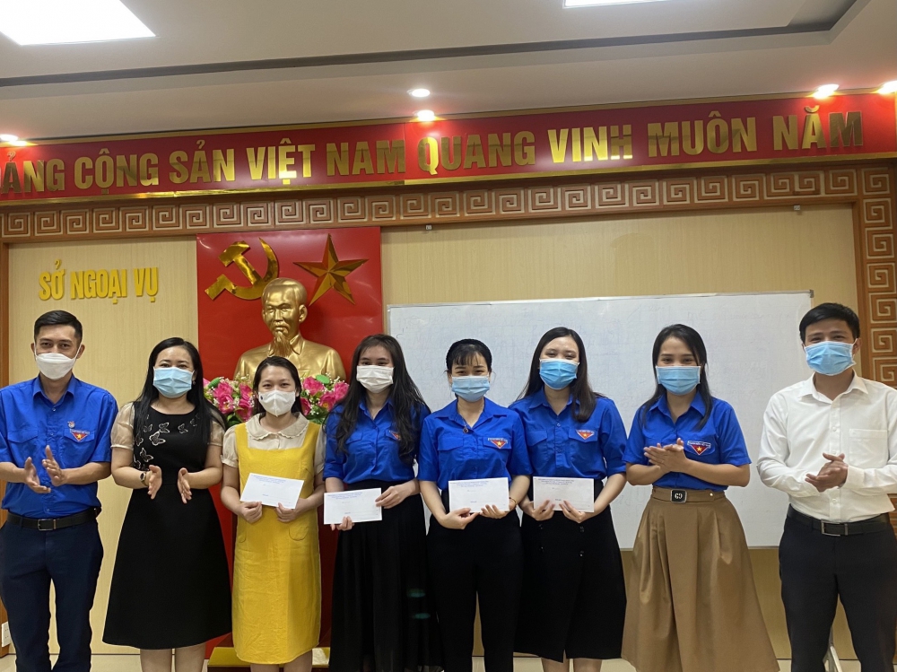 ĐOÀN KHỐI CÁC CƠ QUAN VÀ DOANH NGHIỆP TỈNH CHÚC MỪNG ĐOÀN VIÊN THANH NIÊN THUỘC SỞ NGOẠI VỤ VƯỢT QUA VÒNG 1 CUỘC THI OLYMPIC TIẾNG ANH DÀNH CHO CÁN BỘ TRẺ NĂM 2021